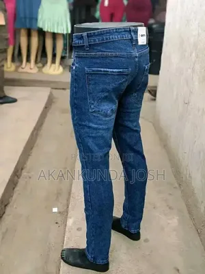 Tapered Jeans