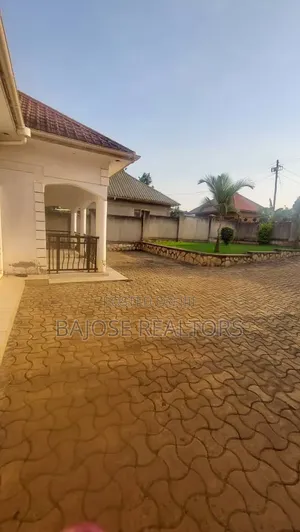 Furnished 3bdrm Mansion in Nsangi, Central Division for sale