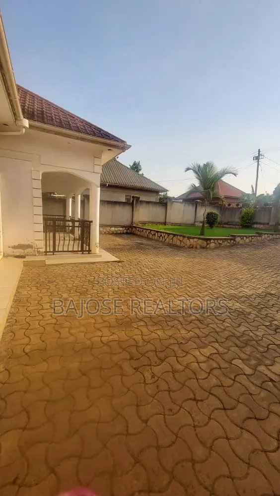 Furnished 3bdrm Mansion in Nsangi, Central Division for sale