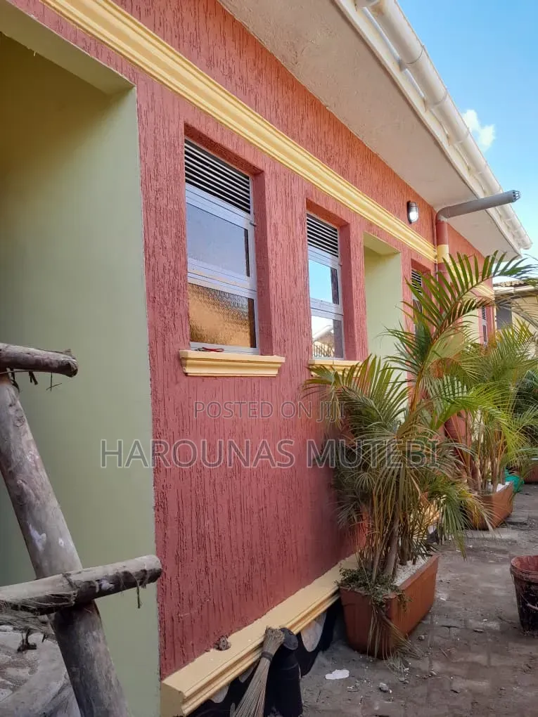 Furnished 3bdrm Townhouse/Terrace in Shops And Rentals, Nabweru