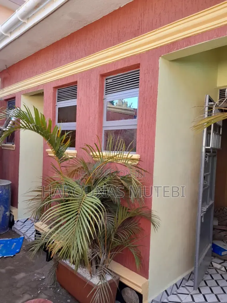 Furnished 3bdrm Townhouse/Terrace in Shops And Rentals, Nabweru