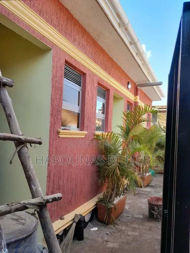 Furnished 3bdrm Townhouse/Terrace in Shops And Rentals, Nabweru