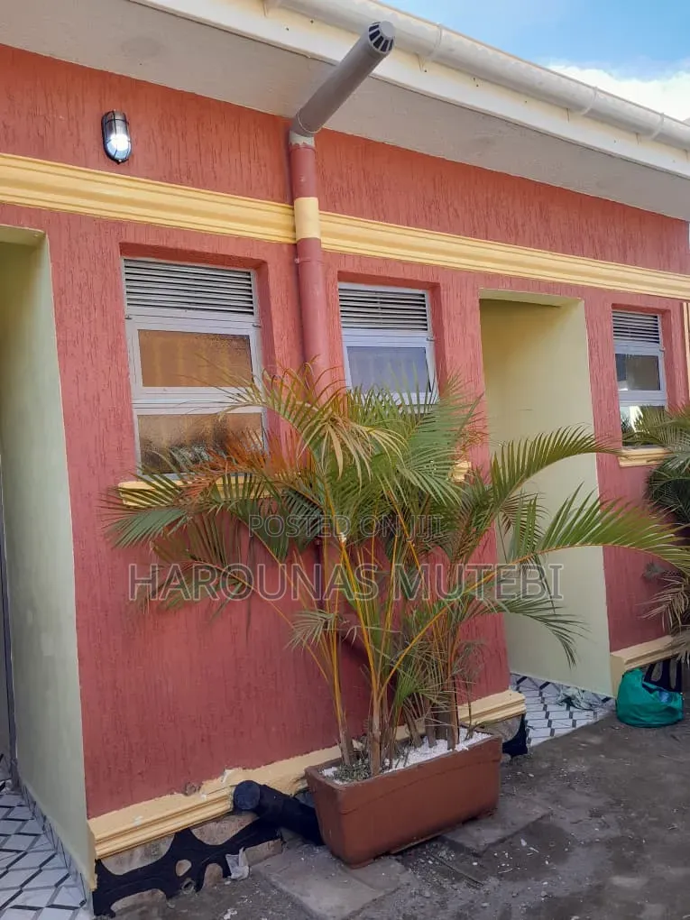 Furnished 3bdrm Townhouse/Terrace in Shops And Rentals, Nabweru