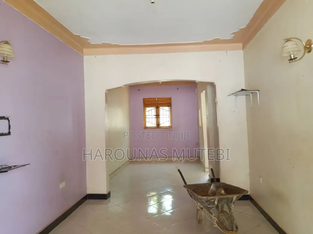 Furnished 3bdrm House in Residential House, Wakiso / Wakiso for sale