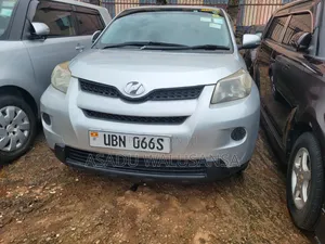 Toyota IST 2011 Silver