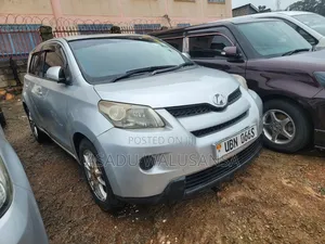 Toyota IST 2011 Silver