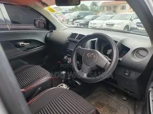 Toyota IST 2011 Silver