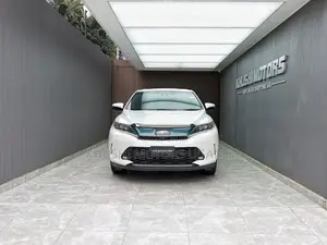 Toyota Harrier 2.0 2017 White