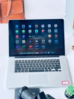 New Laptop Apple MacBook Pro 16GB Intel Core i7 SSD 512GB