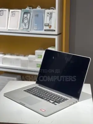 New Laptop Apple MacBook Pro 16GB Intel Core i7 SSD 256GB