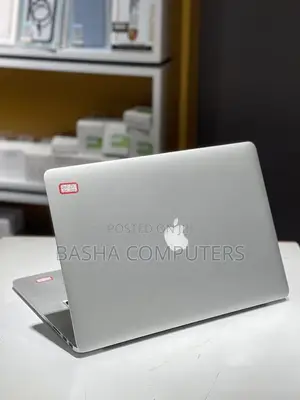 New Laptop Apple MacBook Pro 16GB Intel Core i7 SSD 256GB