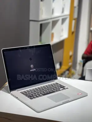 New Laptop Apple MacBook Pro 16GB Intel Core i7 SSD 256GB