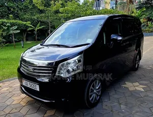 Toyota Noah 2.0 143hp AWD (7 Seater) 2013 Black