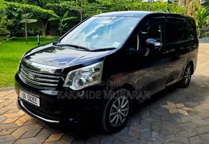 Toyota Noah 2.0 143hp AWD (7 Seater) 2013 Black