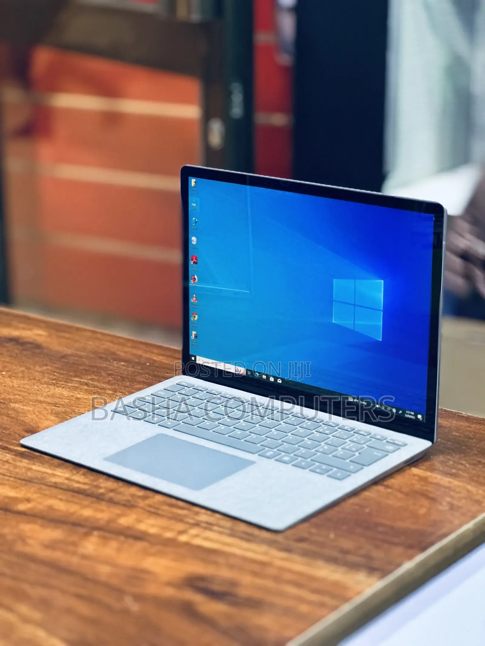 New Laptop Microsoft Surface 8GB Intel Core i7 SSD 256GB