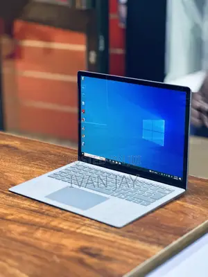 New Laptop Microsoft Surface 8GB Intel Core i7 SSD 256GB