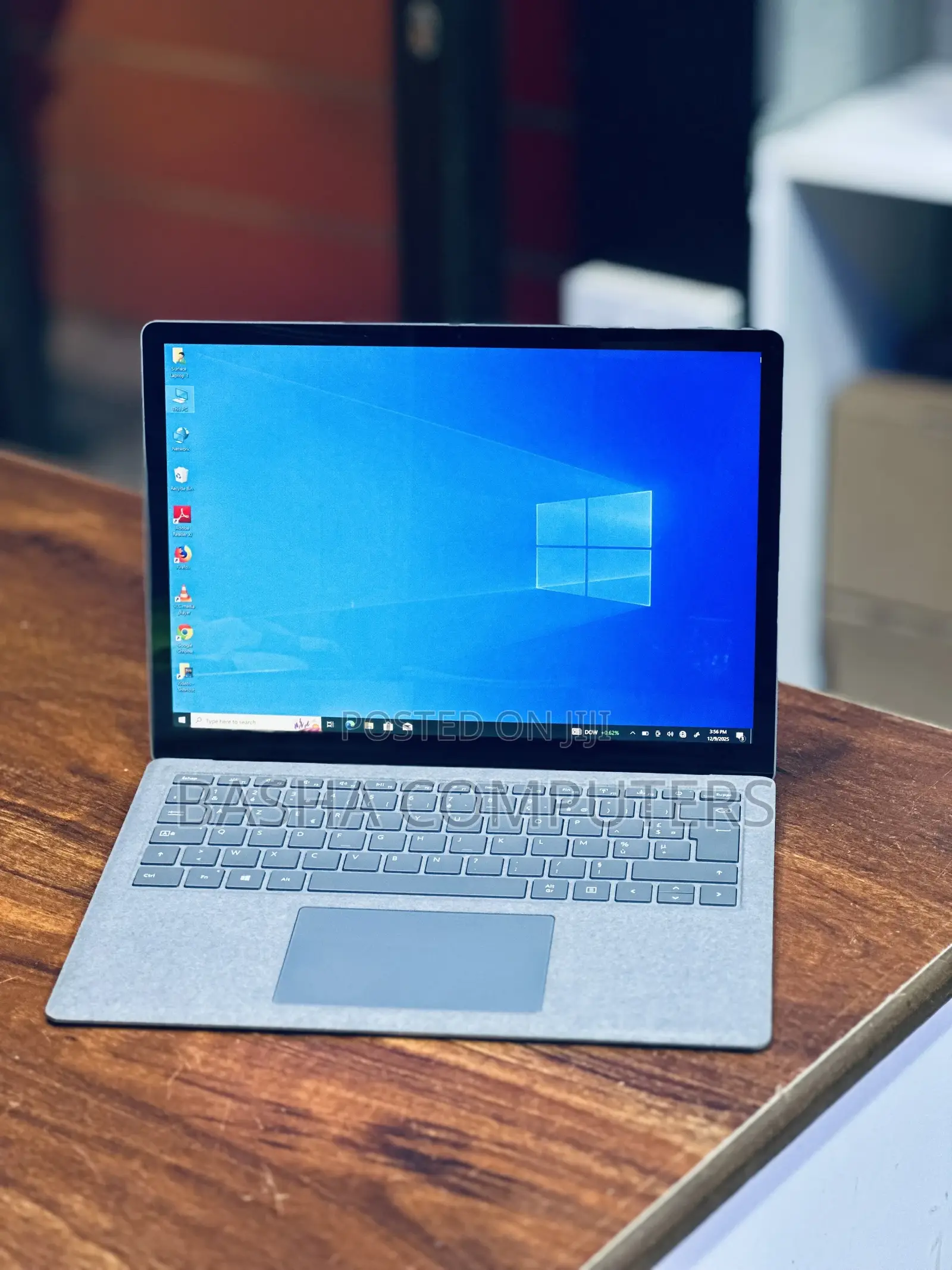 New Laptop Microsoft Surface 8GB Intel Core i7 SSD 256GB