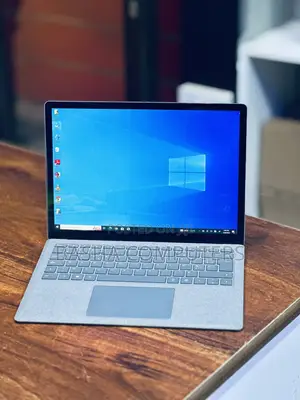 New Laptop Microsoft Surface 8GB Intel Core i7 SSD 256GB