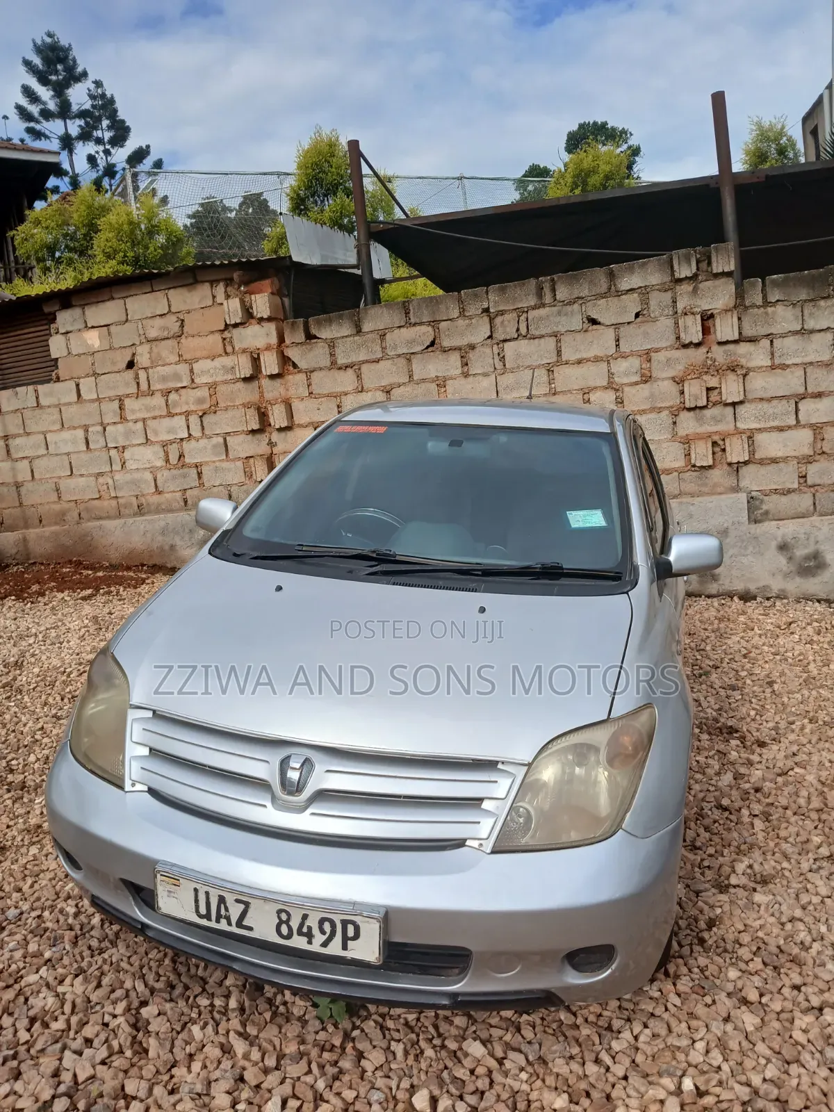 Toyota IST 2015 Silver