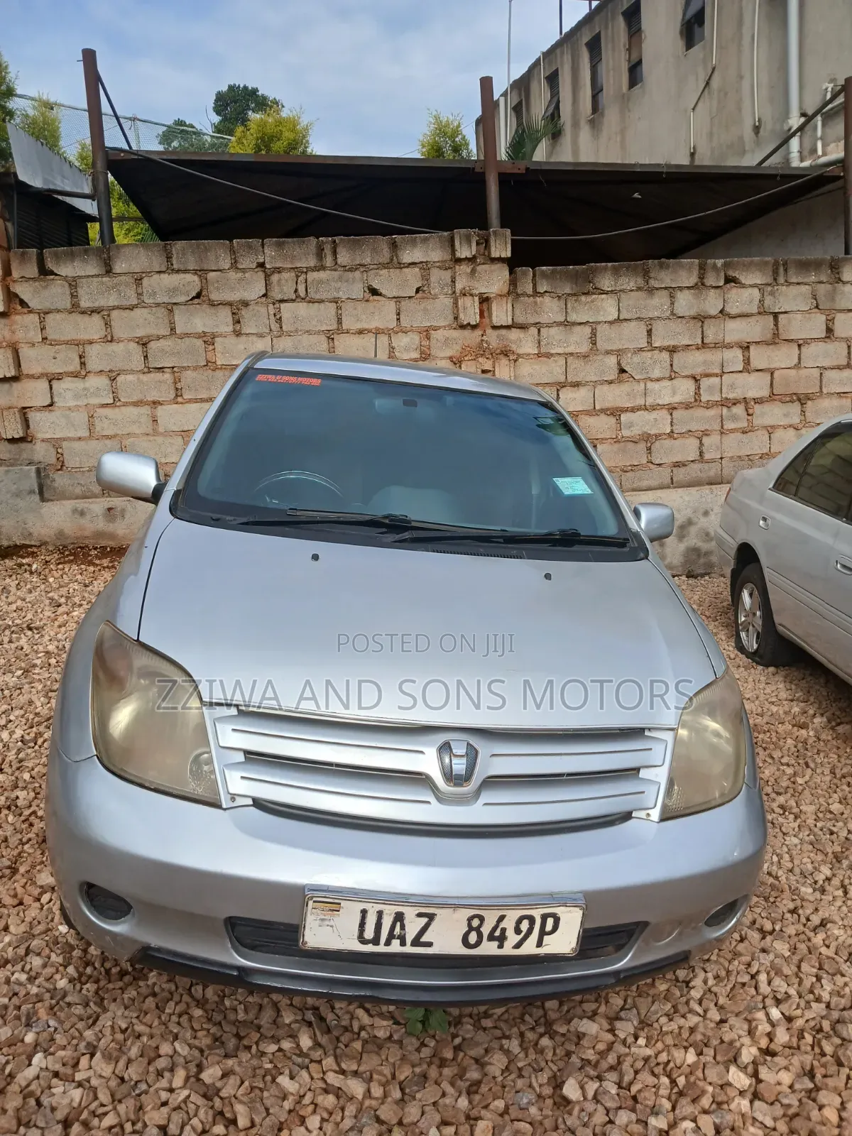 Toyota IST 2015 Silver