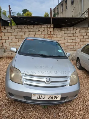 Toyota IST 2015 Silver