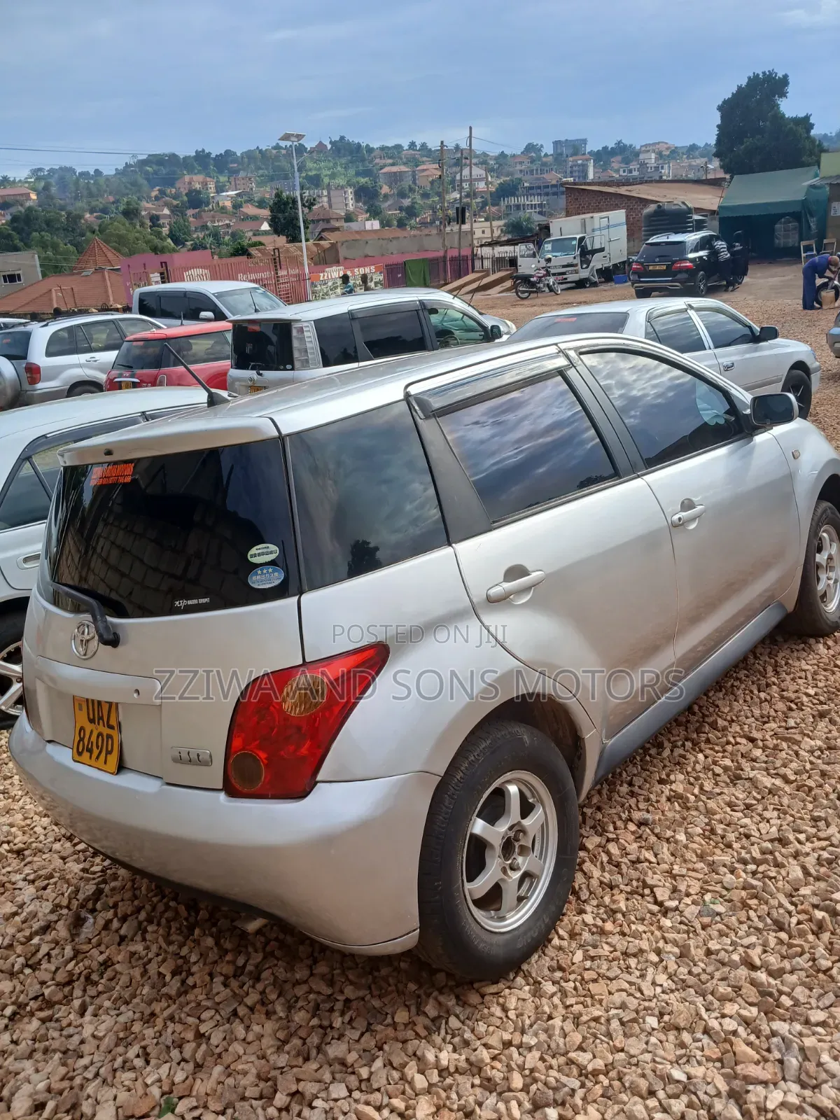 Toyota IST 2015 Silver