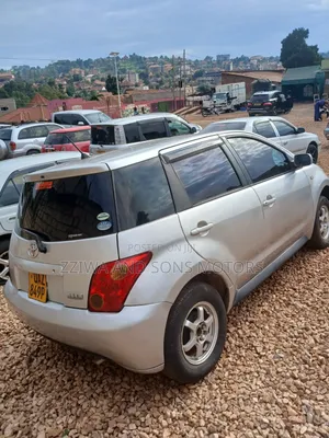 Toyota IST 2015 Silver