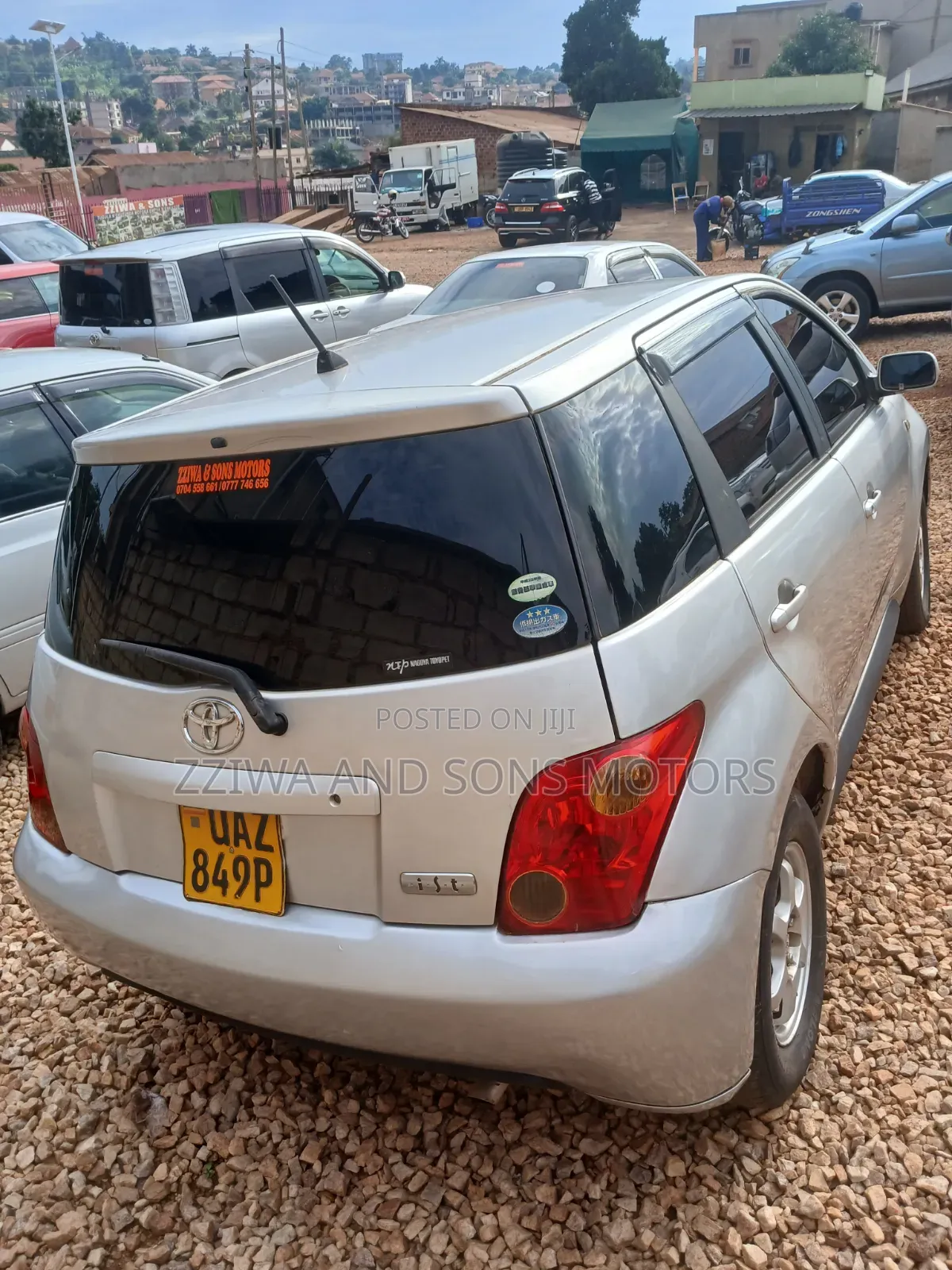 Toyota IST 2015 Silver
