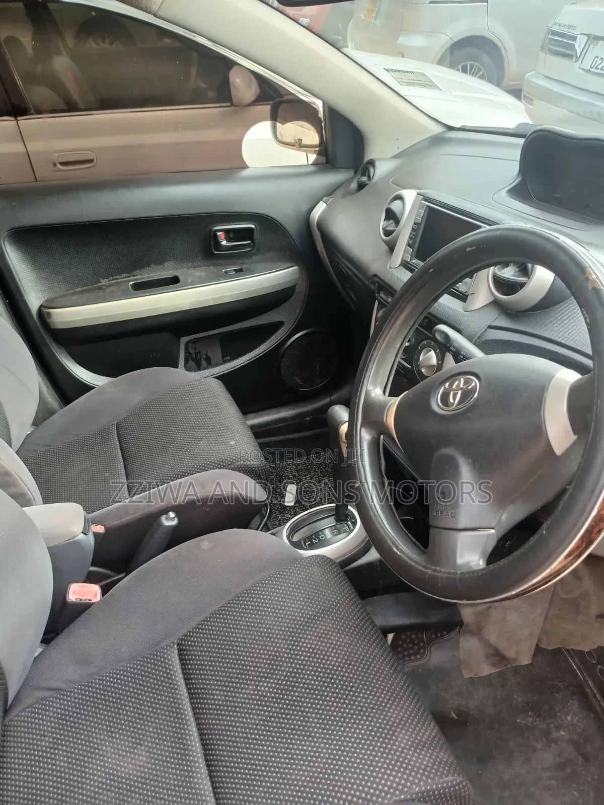 Toyota IST 2015 Silver
