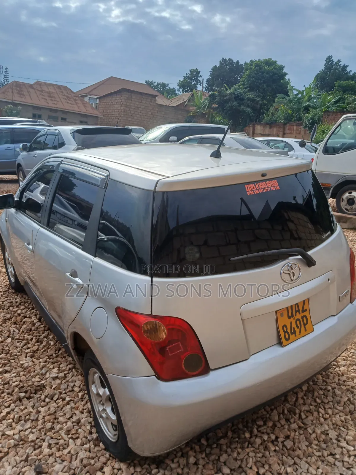 Toyota IST 2015 Silver