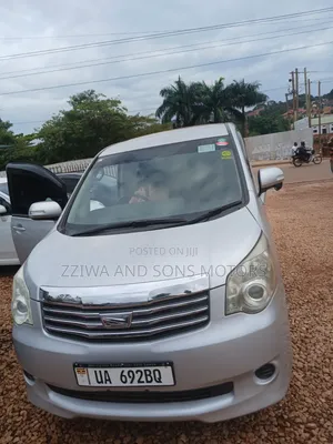 Toyota Noah 2.0 AWD (8 Seater) 2018 Silver