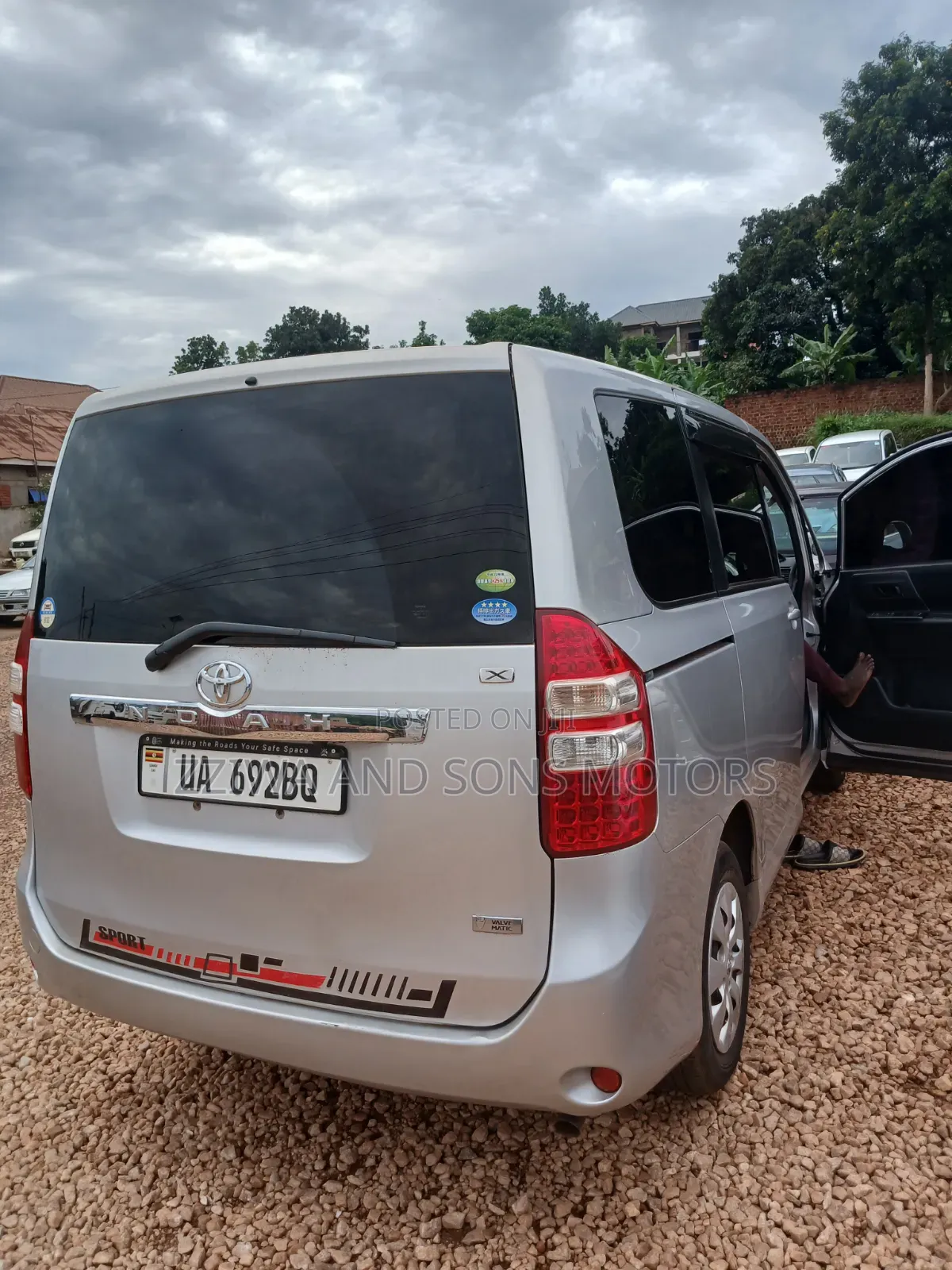Toyota Noah 2.0 AWD (8 Seater) 2018 Silver