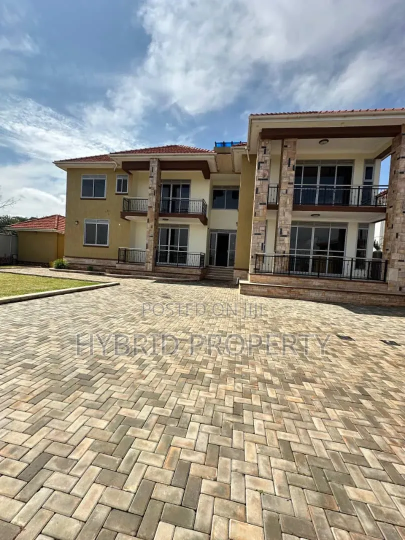 5bdrm House in Kigo~Munyonyo Along, Ssabagabo-Makindye for sale