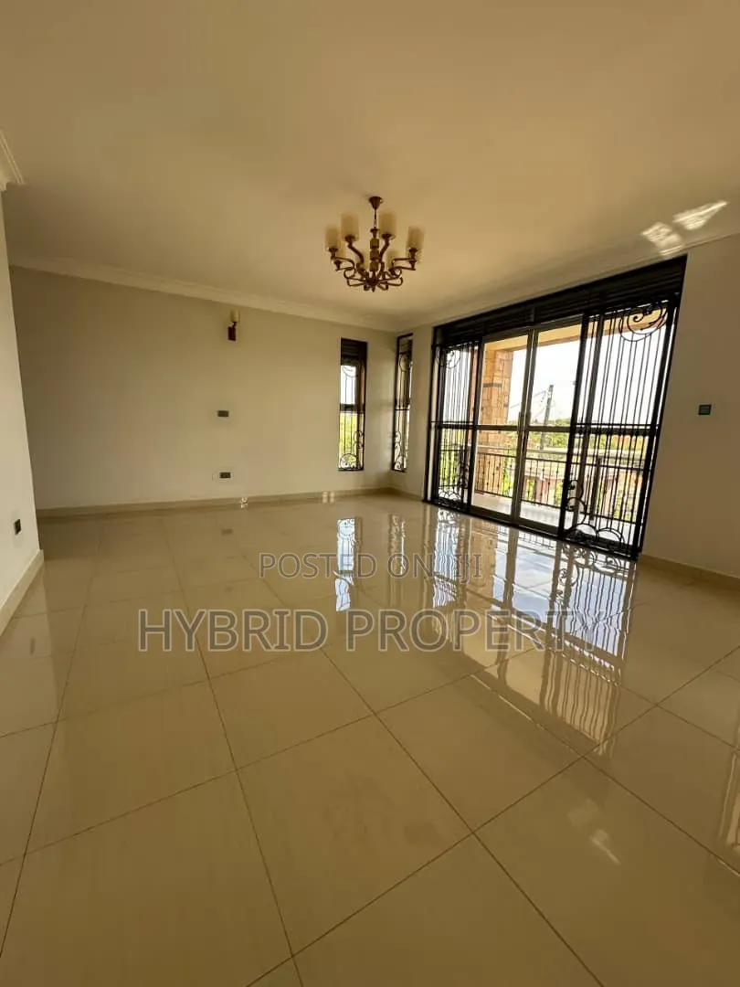 5bdrm House in Kigo~Munyonyo Along, Ssabagabo-Makindye for sale