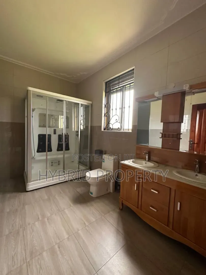5bdrm House in Kigo~Munyonyo Along, Ssabagabo-Makindye for sale