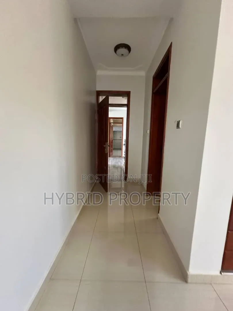 5bdrm House in Kigo~Munyonyo Along, Ssabagabo-Makindye for sale