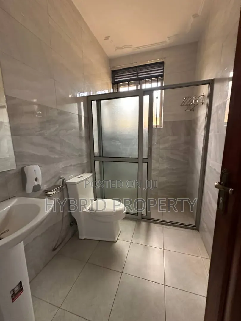 5bdrm House in Kigo~Munyonyo Along, Ssabagabo-Makindye for sale