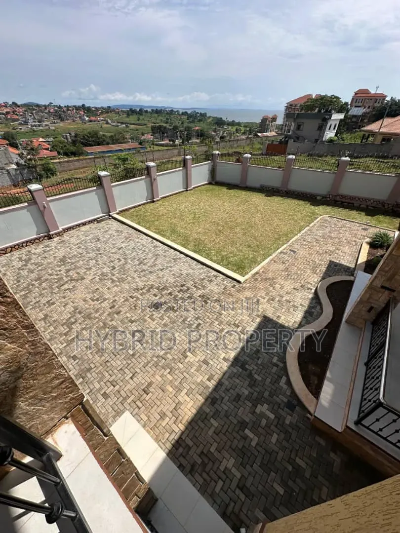 5bdrm House in Kigo~Munyonyo Along, Ssabagabo-Makindye for sale