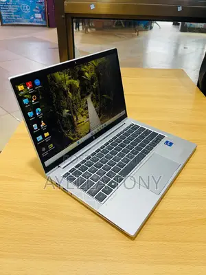 New Laptop HP EliteBook 830 G8 16GB Intel Core i7 SSD 512GB