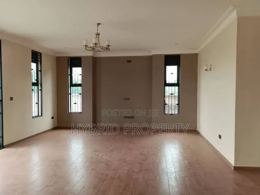 5bdrm House in Kigo~Munyonyo Along, Ssabagabo-Makindye for sale