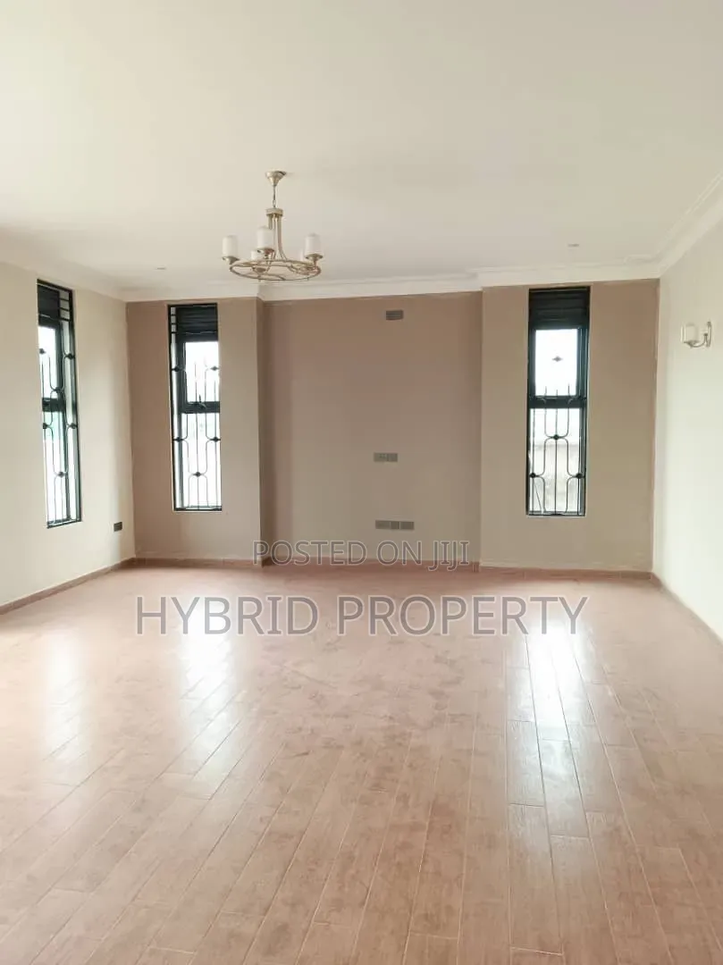 5bdrm House in Kigo~Munyonyo Along, Ssabagabo-Makindye for sale