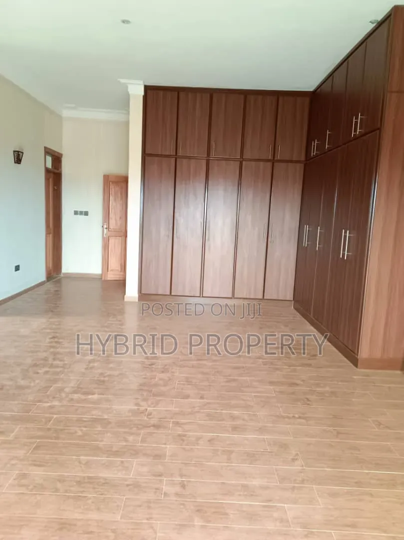 5bdrm House in Kigo~Munyonyo Along, Ssabagabo-Makindye for sale