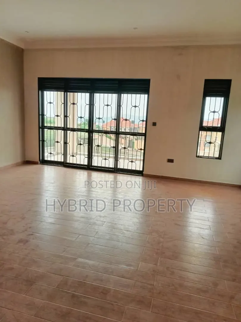 5bdrm House in Kigo~Munyonyo Along, Ssabagabo-Makindye for sale
