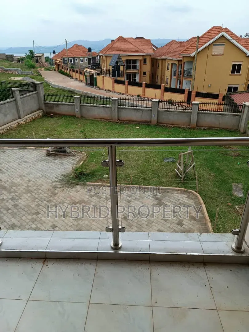 5bdrm House in Kigo~Munyonyo Along, Ssabagabo-Makindye for sale