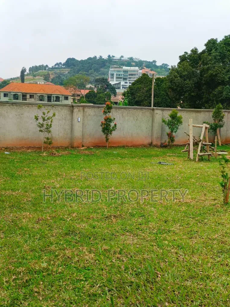 5bdrm House in Kigo~Munyonyo Along, Ssabagabo-Makindye for sale