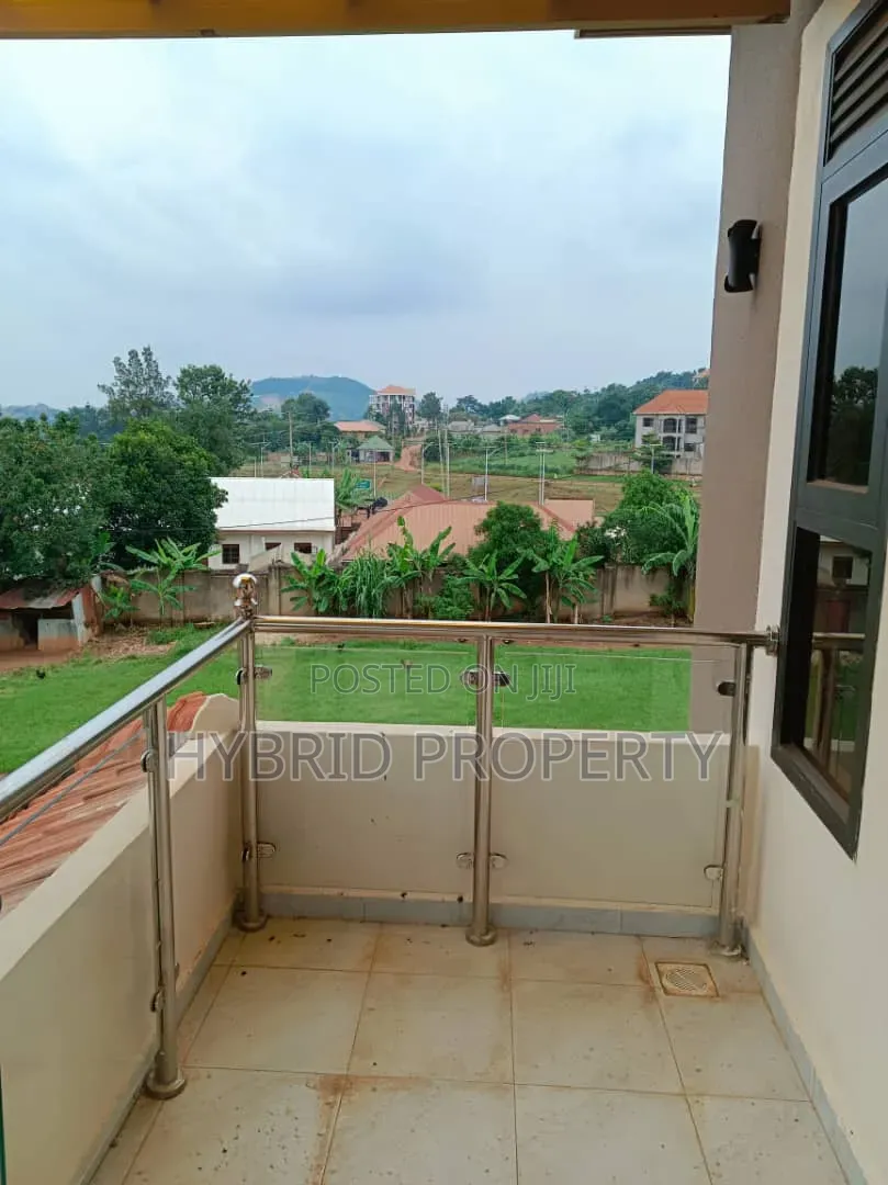 5bdrm House in Kigo~Munyonyo Along, Ssabagabo-Makindye for sale