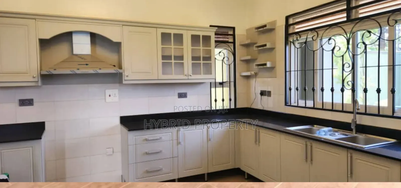 4bdrm House in Kitende Along, Ssisa for sale