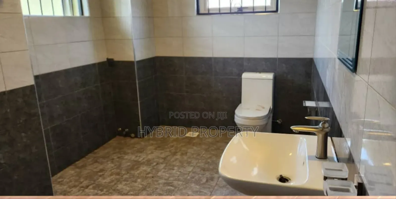 4bdrm House in Kitende Along, Ssisa for sale