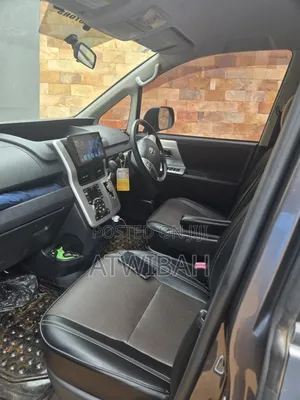 Toyota Noah 2.0 143hp FWD (7 Seater) 2010 Gray
