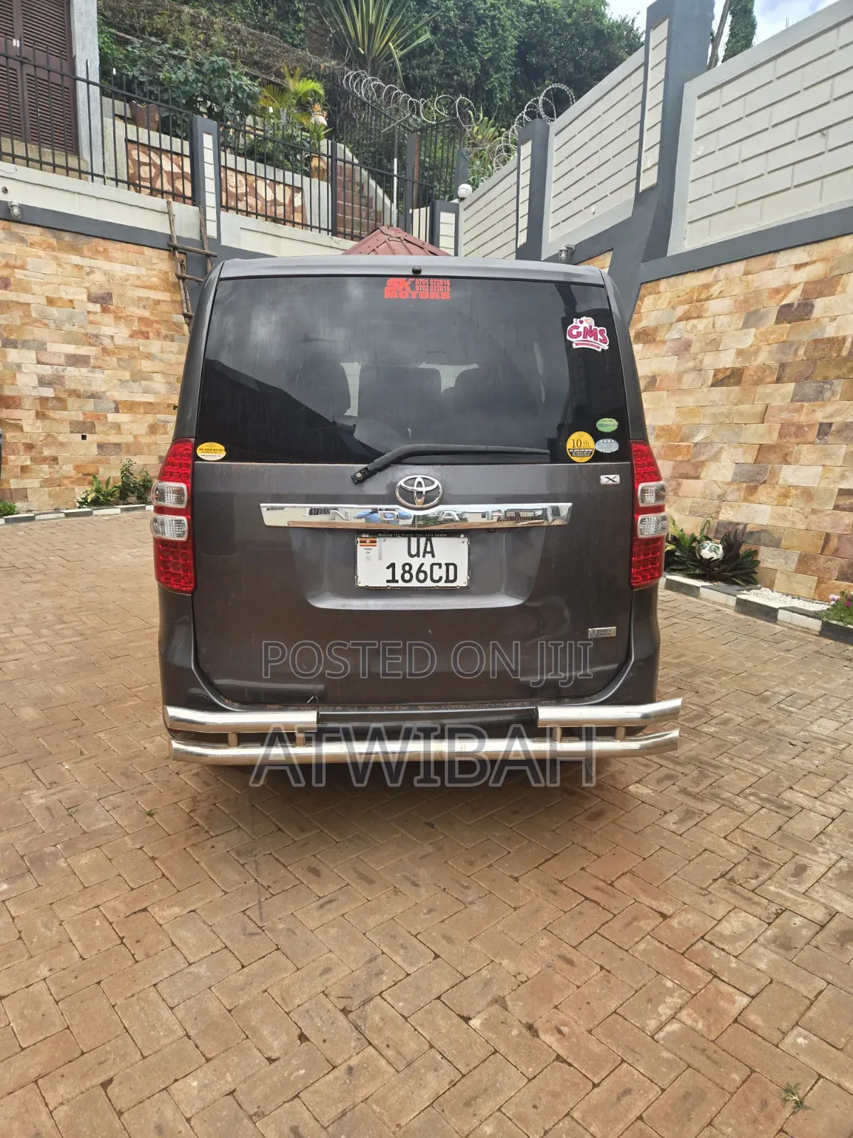 Toyota Noah 2.0 143hp FWD (7 Seater) 2010 Gray